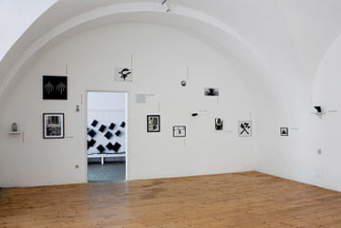 Raumansicht Ausstellung „S/W – keine Grauwerte!”, kunstraumarcade, Juni 2012